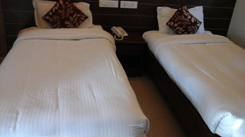 Hotel Pigeon International Bangalore Extérieur photo