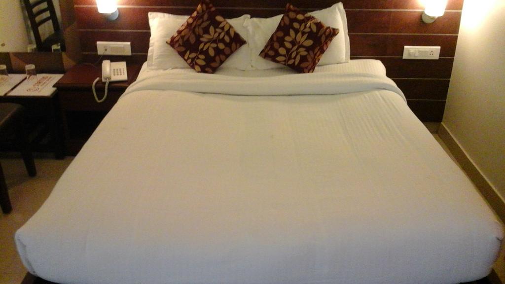 Hotel Pigeon International Bangalore Extérieur photo