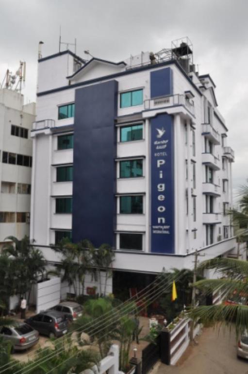 Hotel Pigeon International Bangalore Extérieur photo